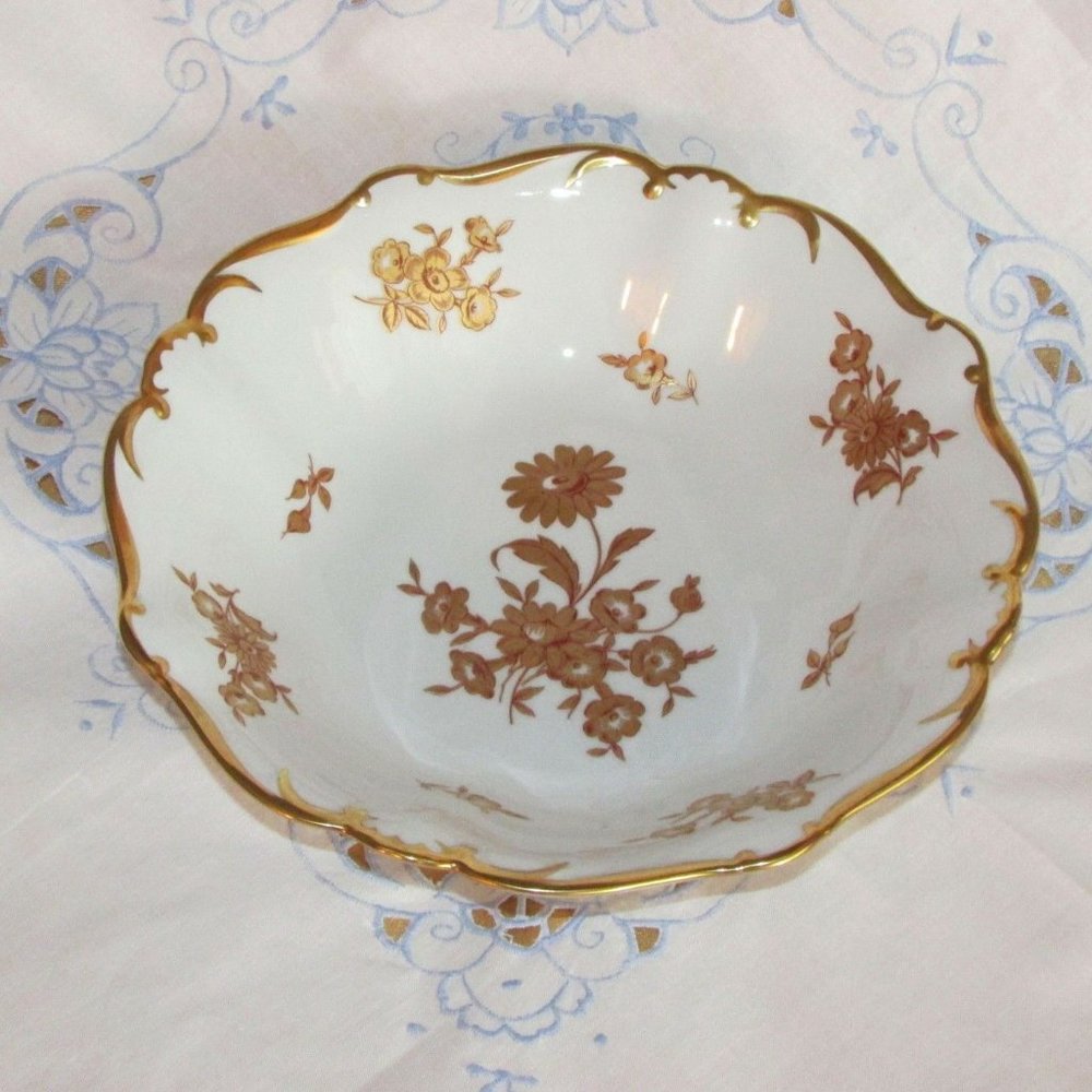 JLMENAU Large Vintage Porcelain Footed Bowl Graf von Hennebeŕg  Germany